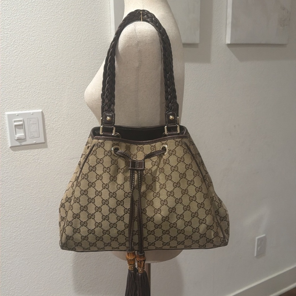 Great condition 


Gucci Canvas Shoulder Bag with Braided Dark Brown Handles